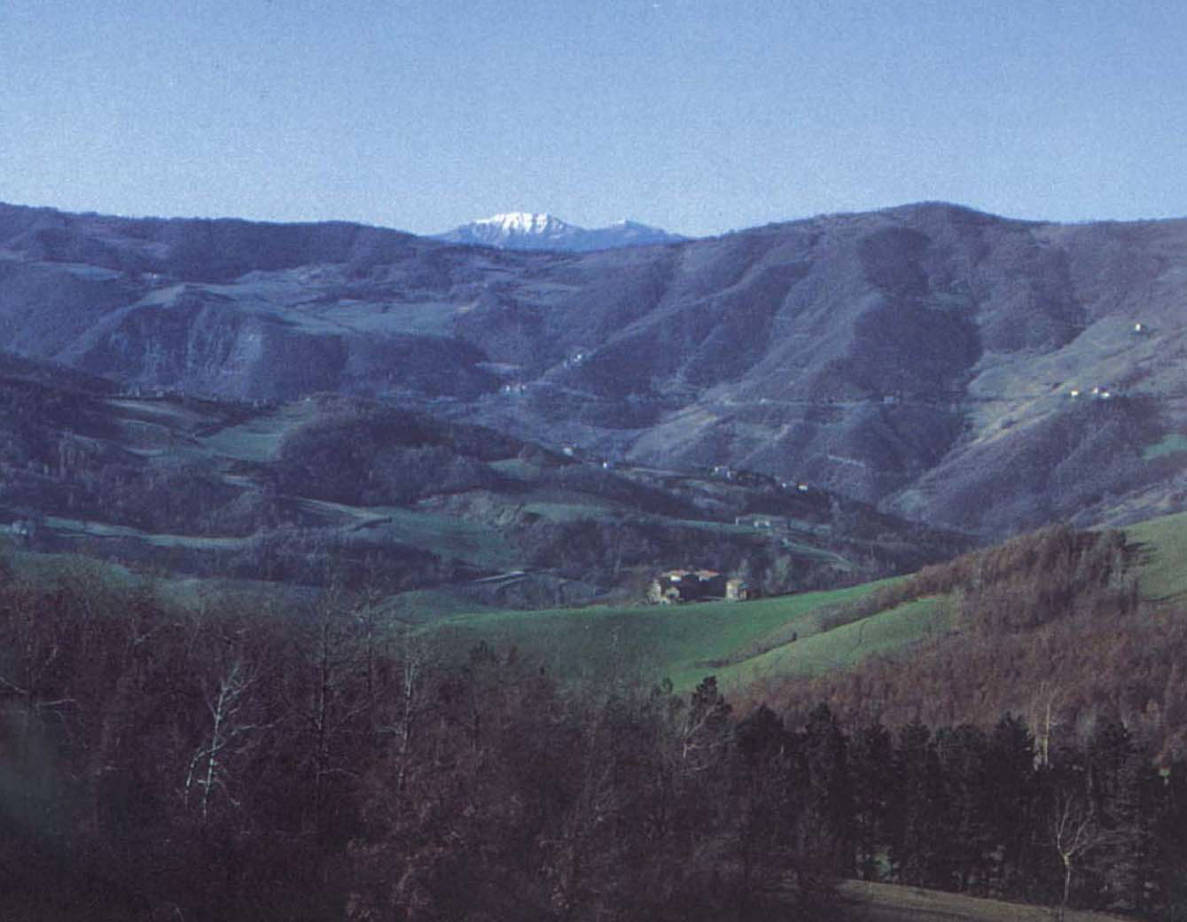 Dorsale-sinistra-valle-Savena-culla-Flaminia-Militare Vista panoramica della dorsale appenninica a sinistra della valle del Savena culla della Flaminia Militare
